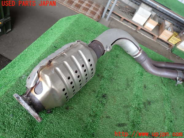 2UPJ-9238252661]ランクル80系(FZJ80G)触媒1 中古_4