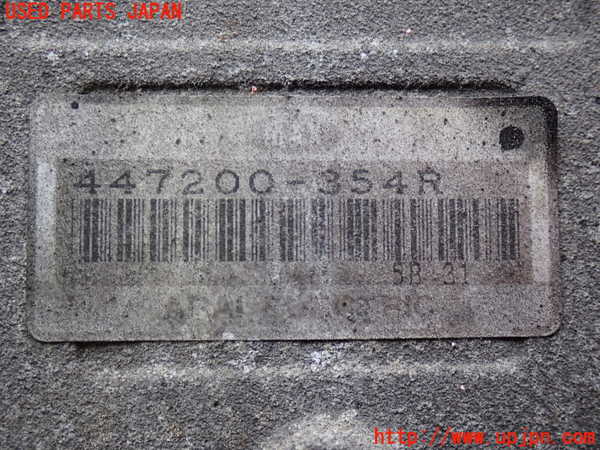 2UPJ-9238256025]ランクル80系(FZJ80G)エアコンコンプレッサー 中古_2