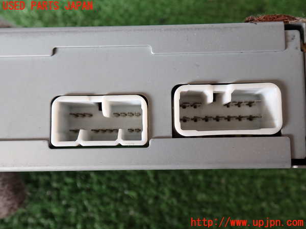 2UPJ-9238256525]ランクル80系(FZJ80G)アンプ 中古_2