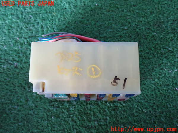 2UPJ-9238256741]ランクル80系(FZJ80G)ヒューズボックス1(室内運転席側) 中古_2