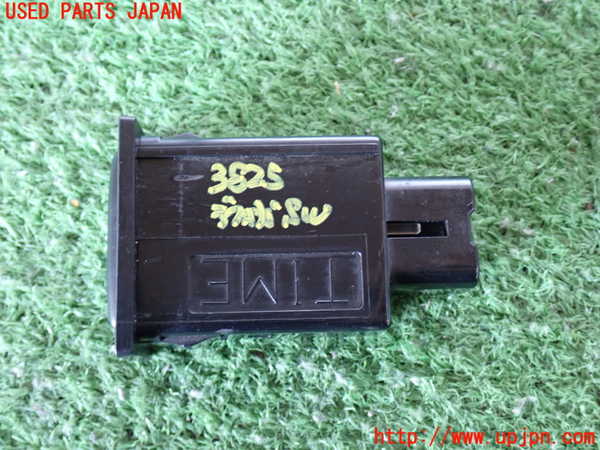 2UPJ-9238256300]ランクル80系(FZJ80G)デフォッガースイッチ 中古_2