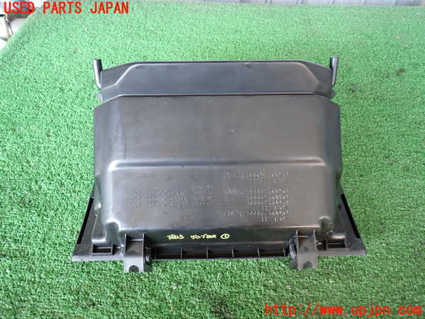 2UPJ-9238257516]ランクル80系(FZJ80G)グローブボックス1 中古_3