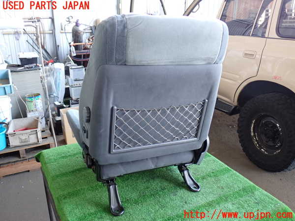 2UPJ-9238257035]ランクル80系(FZJ80G)運転席シート 中古_4