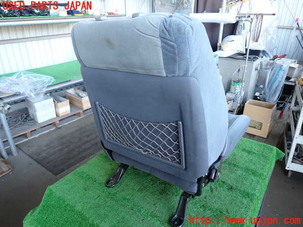 2UPJ-9238257065]ランクル80系(FZJ80G)助手席シート 中古_4