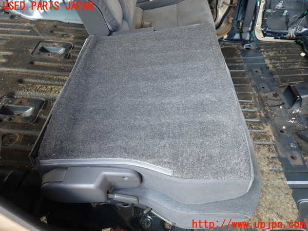 2UPJ-9238257145]ランクル80系(FZJ80G)右2列目シート 中古_4