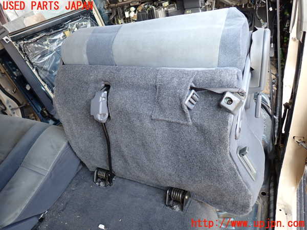 2UPJ-9238257145]ランクル80系(FZJ80G)右2列目シート 中古_5