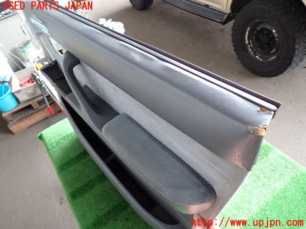2UPJ-9238251234]ランクル80系(FZJ80G)右前ドア内張り 中古_3