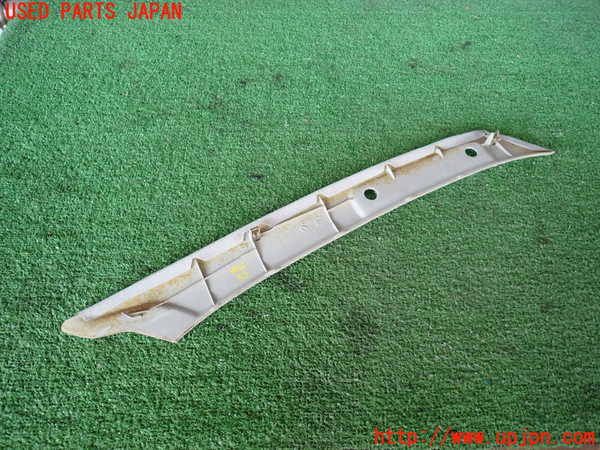 2UPJ-9238257660]ランクル80系(FZJ80G)左フロントピラートリム 中古_4