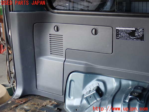 2UPJ-9238257680]ランクル80系(FZJ80G)左リアピラートリム 中古_3