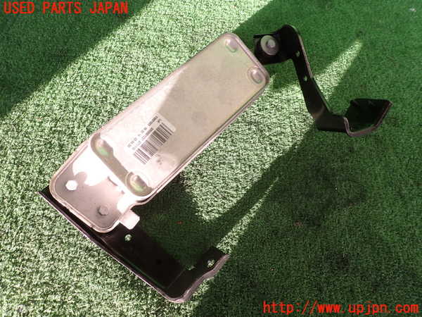 2UPJ-9238262481]BMW 740i(YA30)オイルクーラー1 中古 (F01)_2