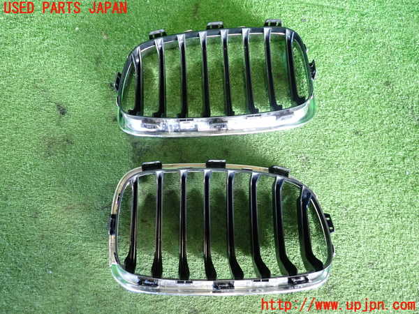 2UPJ-9238271050]BMW M135i(1B30)ラジエターグリル 中古_2