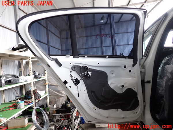2UPJ-9238271320]BMW M135i(1B30)左後ドア (43R-001734) 中古_2
