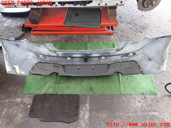 2UPJ-9238271610]BMW M135i(1B30)リアバンパー 中古_5