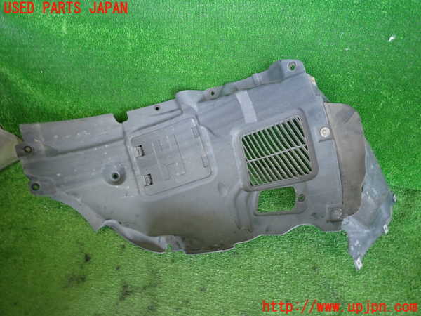 2UPJ-9238271090]BMW M135i(1B30)右前フェンダーライナー 中古_3