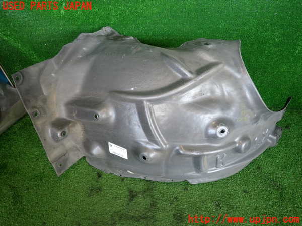 2UPJ-9238271090]BMW M135i(1B30)右前フェンダーライナー 中古_4