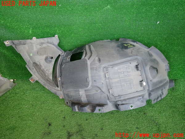 2UPJ-9238271092]BMW M135i(1B30)左前フェンダーライナー 中古_2