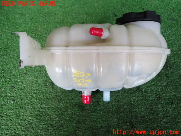 2UPJ-9238272410]BMW M135i(1B30)ラジエータータンク 中古_3