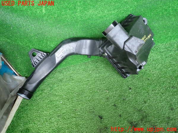 2UPJ-9238272560]BMW M135i(1B30)エアクリーナーボックス 中古_3