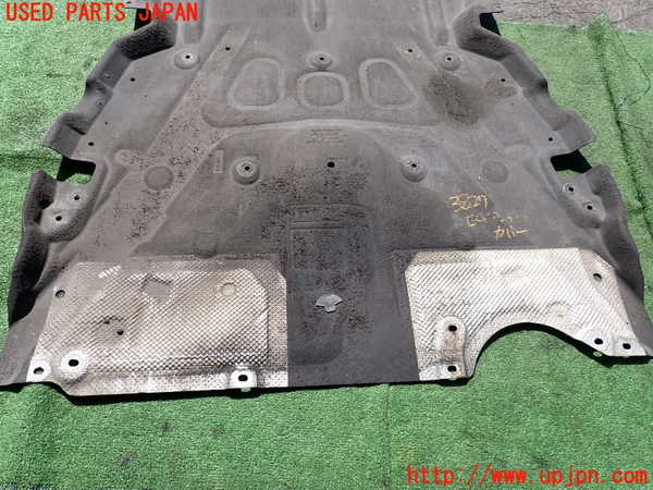 2UPJ-9238272170]BMW M135i(1B30)エンジンアンダーカバー 中古_3