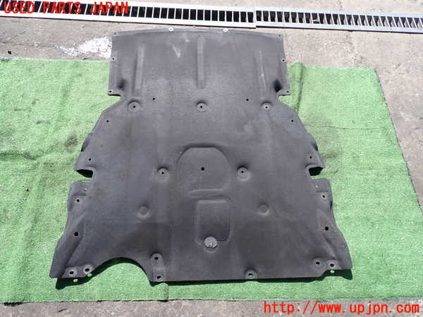 2UPJ-9238272170]BMW M135i(1B30)エンジンアンダーカバー 中古_4