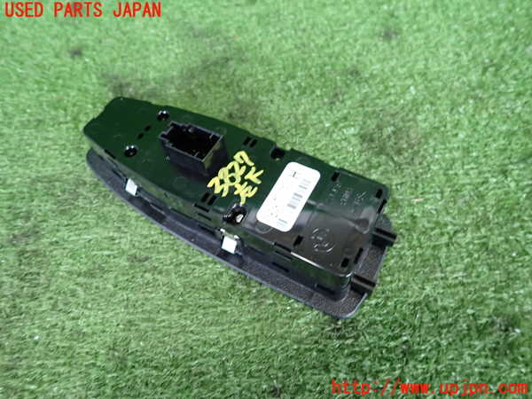 2UPJ-9238276240]BMW M135i(1B30)右前パワーウィンドウスイッチ 中古_2