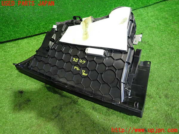 2UPJ-9238277516]BMW M135i(1B30)グローブボックス1 中古_2