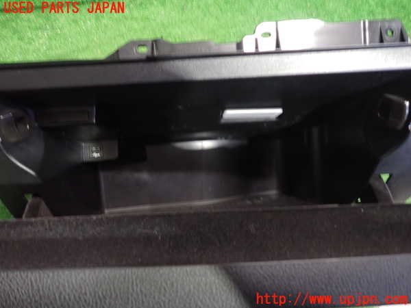 2UPJ-9238277516]BMW M135i(1B30)グローブボックス1 中古_4