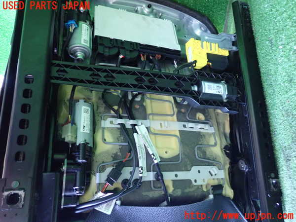 2UPJ-9238277035]BMW M135i(1B30)運転席シート 中古_5