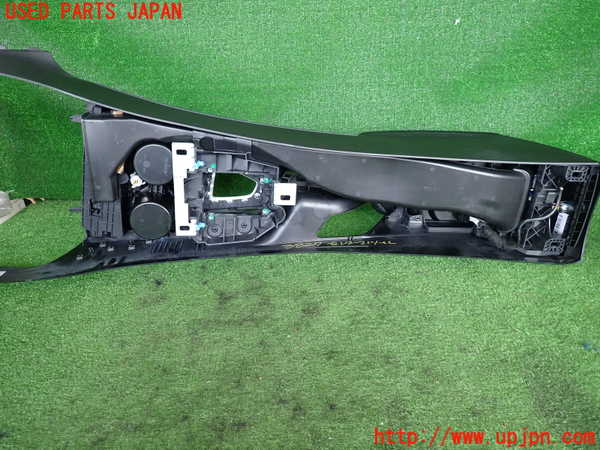 2UPJ-9238277540]BMW M135i(1B30)センターコンソール 中古_5