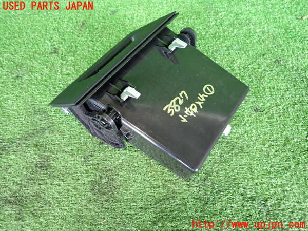 2UPJ-9238277841]BMW M135i(1B30)小物入れ1 中古_3