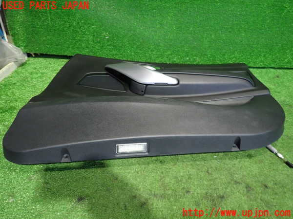 2UPJ-9238271234]BMW M135i(1B30)右前ドア内張り 中古_5
