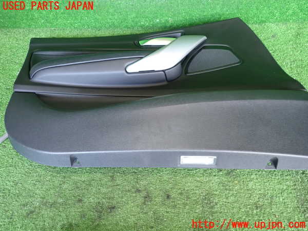 2UPJ-9238271264]BMW M135i(1B30)左前ドア内張り 中古_5