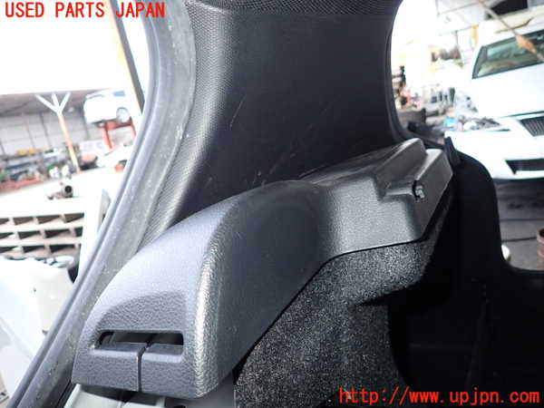 2UPJ-9238277675]BMW M135i(1B30)右リアピラートリム 中古_3