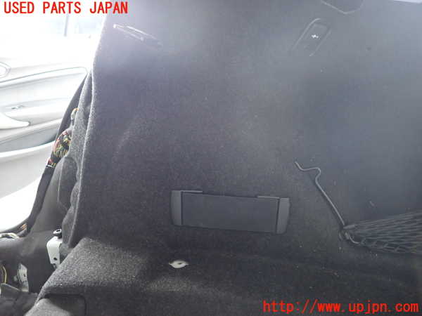 2UPJ-9238277675]BMW M135i(1B30)右リアピラートリム 中古_4