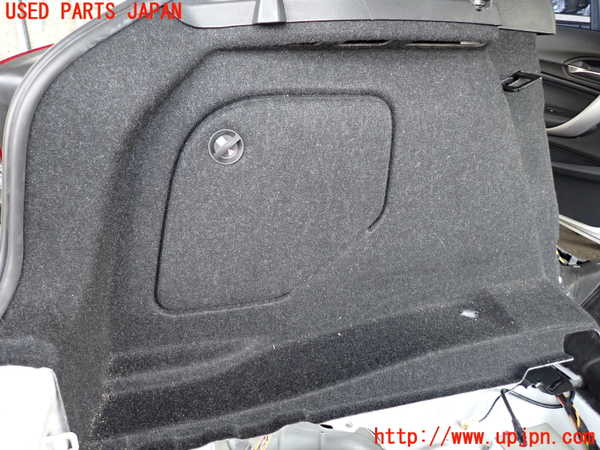 2UPJ-9238277680]BMW M135i(1B30)左リアピラートリム 中古_5