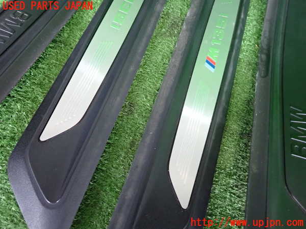 2UPJ-9238277740]BMW M135i(1B30)スカッフプレート 中古_2