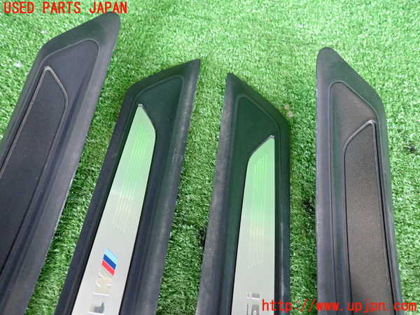 2UPJ-9238277740]BMW M135i(1B30)スカッフプレート 中古_4