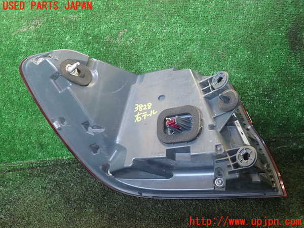 1UPJ-9238281530]BMW 740e G11(7D20)右テールランプ 中古_3