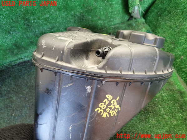 1UPJ-9238282410]BMW 740e G11(7D20)ラジエータータンク 中古_2