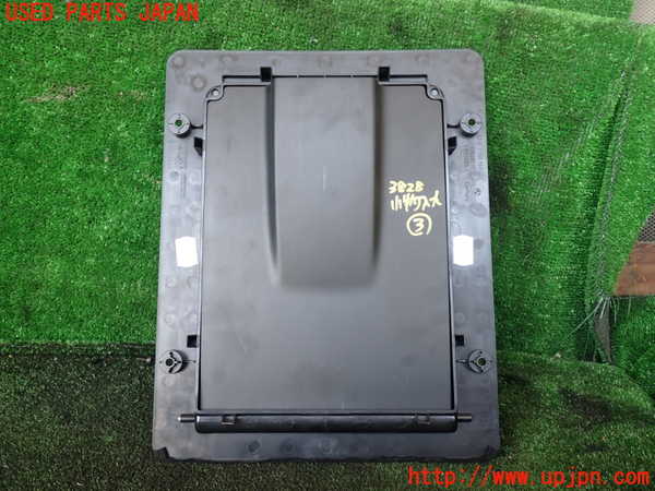 1UPJ-9238287843]BMW 740e G11(7D20)小物入れ3 中古_3