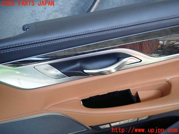 1UPJ-9238281234]BMW 740e G11(7D20)右前ドア内張り 中古_2