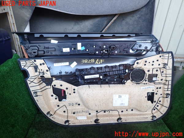 1UPJ-9238281234]BMW 740e G11(7D20)右前ドア内張り 中古_4