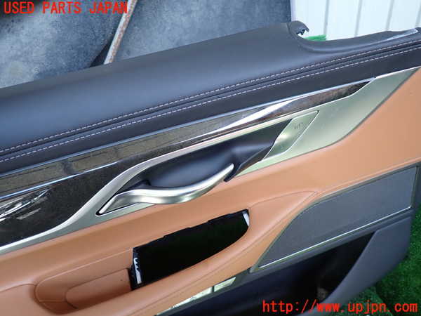 1UPJ-9238281264]BMW 740e G11(7D20)左前ドア内張り 中古_2