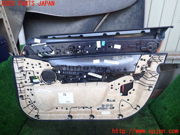 1UPJ-9238281264]BMW 740e G11(7D20)左前ドア内張り 中古_4