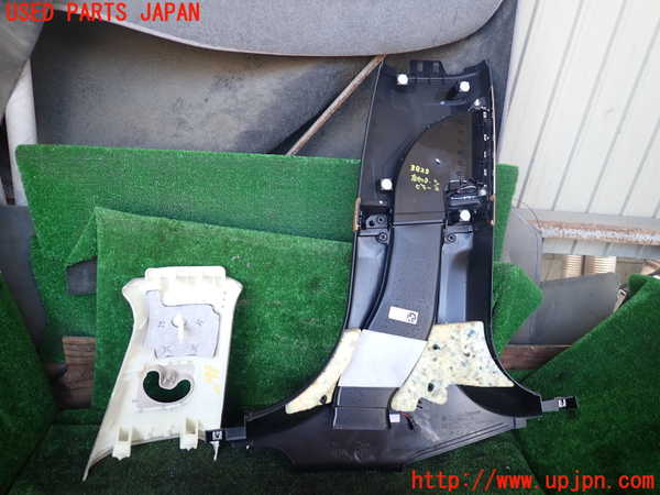 1UPJ-9238287670]BMW 740e G11(7D20)左センターピラートリム 中古_2