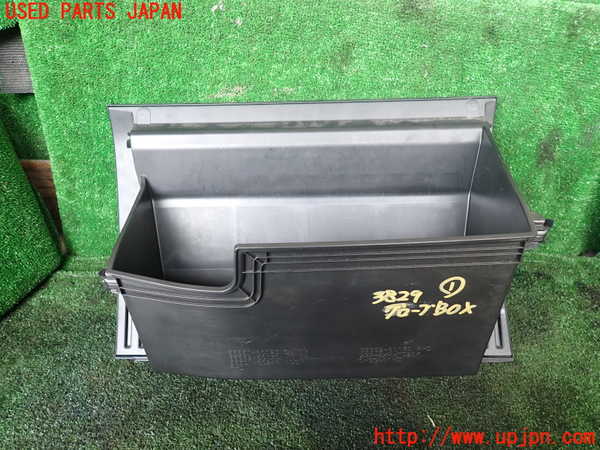 1UPJ-9238297516]ランクルプラド(GDJ150W)グローブボックス1 中古_5