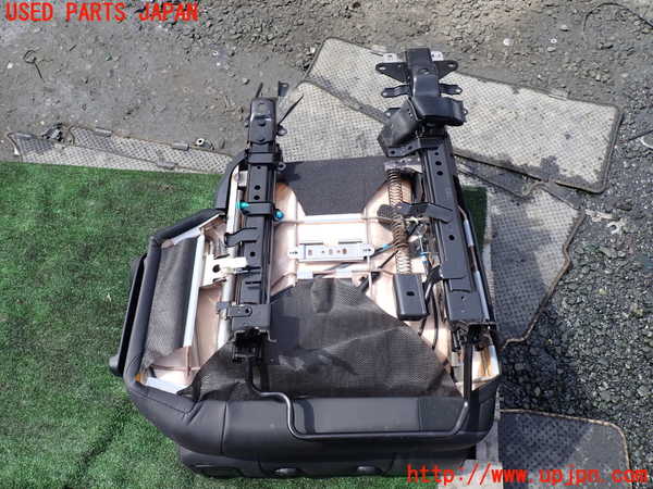 1UPJ-9238297175]ランクルプラド(GDJ150W)左2列目シート 中古_5