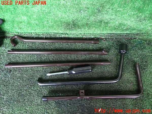 1UPJ-9238297805]ランクルプラド(GDJ150W)車載工具 中古_2