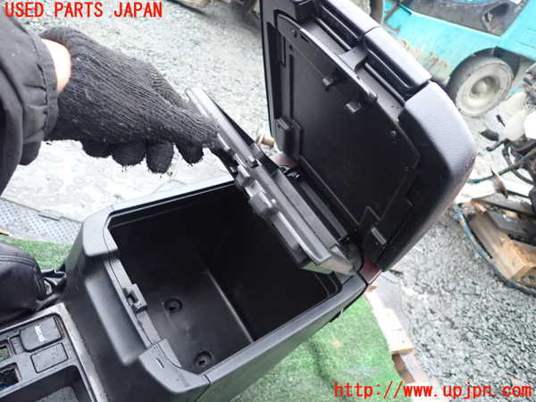 1UPJ-9238297540]ランクルプラド(GDJ150W)センターコンソール 中古_3