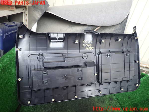 1UPJ-9238291578]ランクルプラド(GDJ150W)バックドア内張り 中古_4